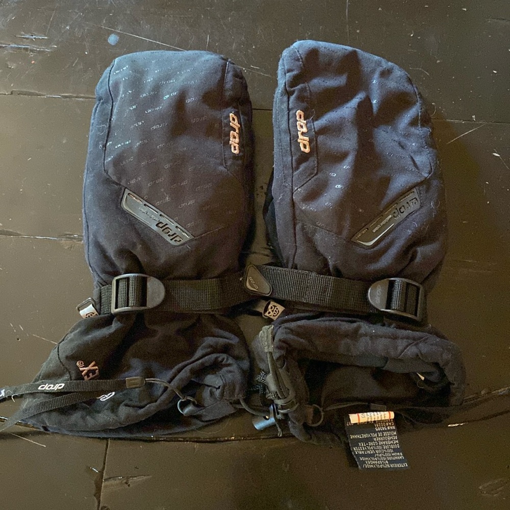 Gore-Tex drop ski mittens